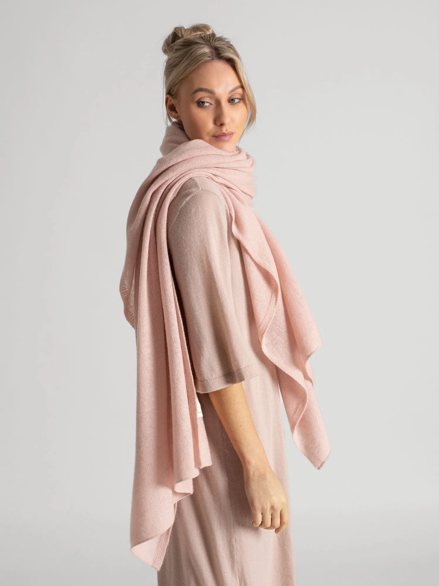 Airy cashmere scarf "Flow" - rose glow