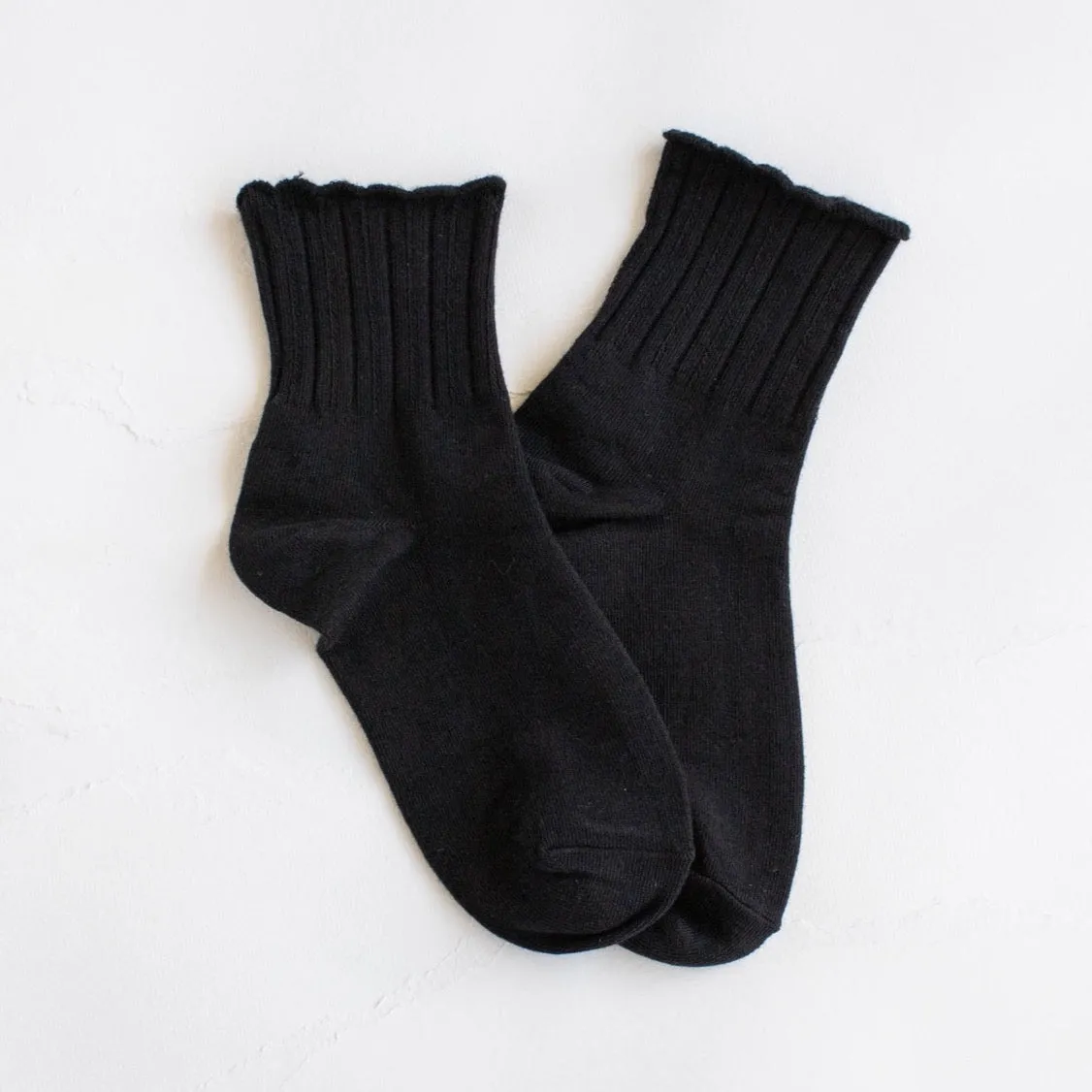 Scallop Socks in Black