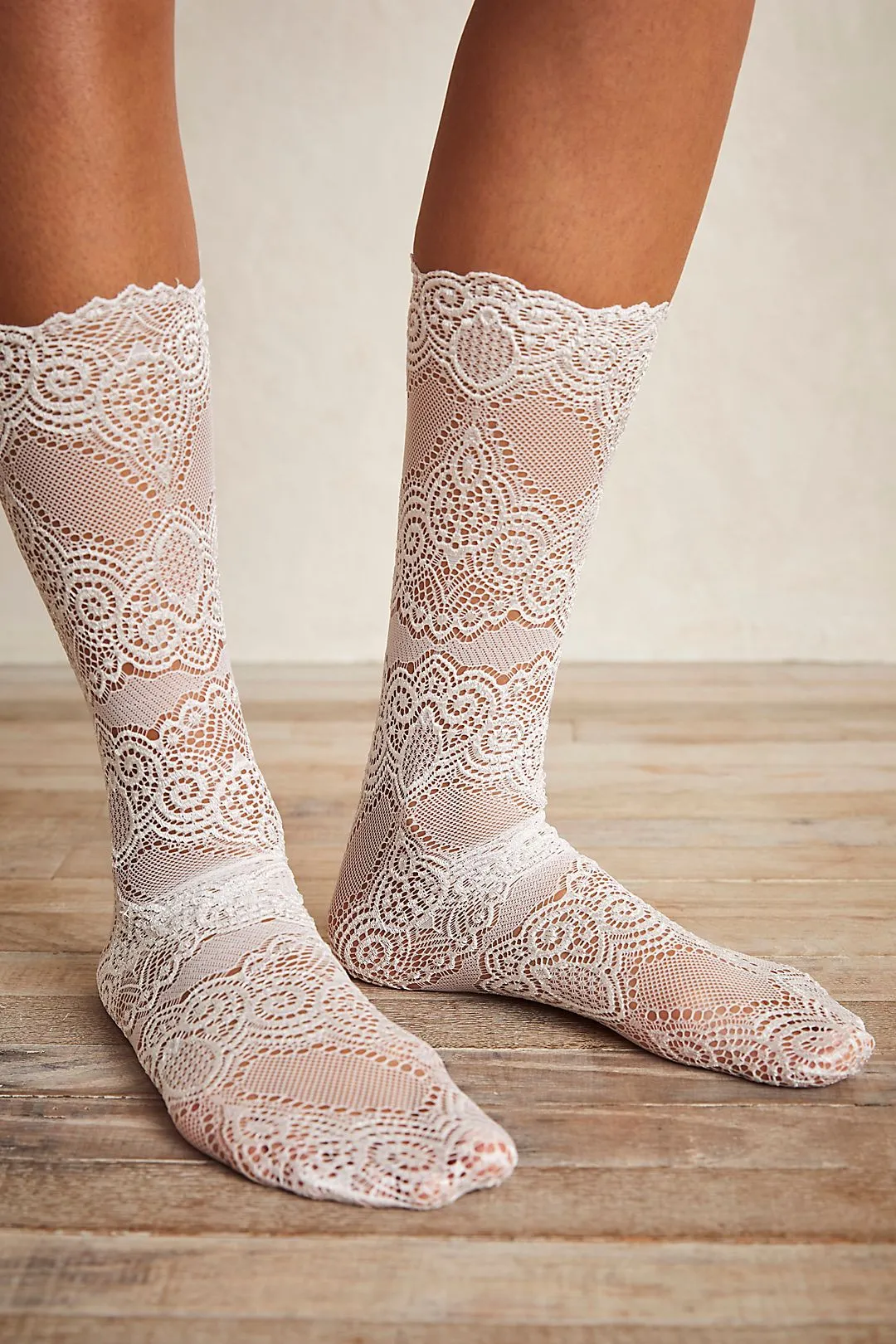 Scollaped Lace Socks - White